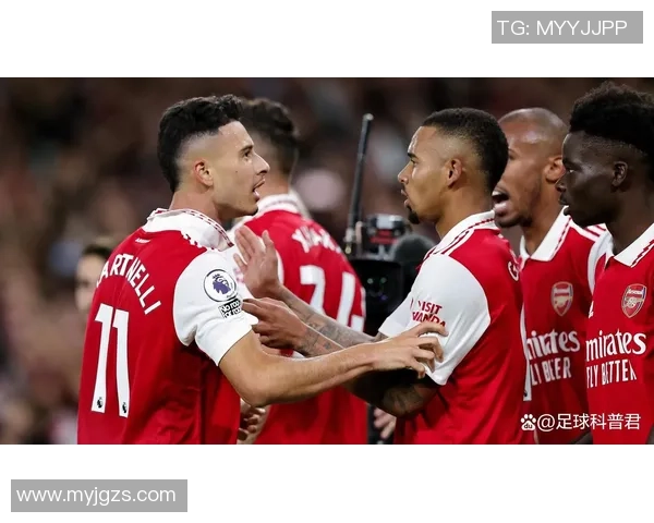 力气大的足球明星如何在赛场上展现力量与技巧的完美结合 力气大的足球明星如何在赛场上展现力量与技巧的完美结合